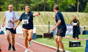 Coureur à une course en relais