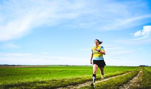 Une coureuse en pleine nature