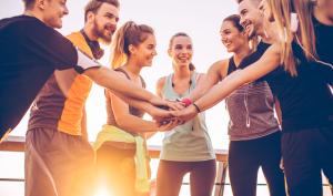 Une équipe de sport s'encourage