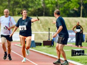 Coureur à une course en relais