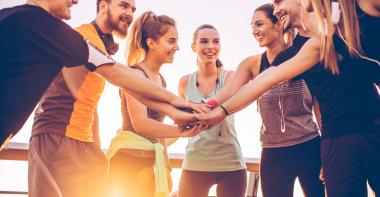 Une équipe de sport s'encourage